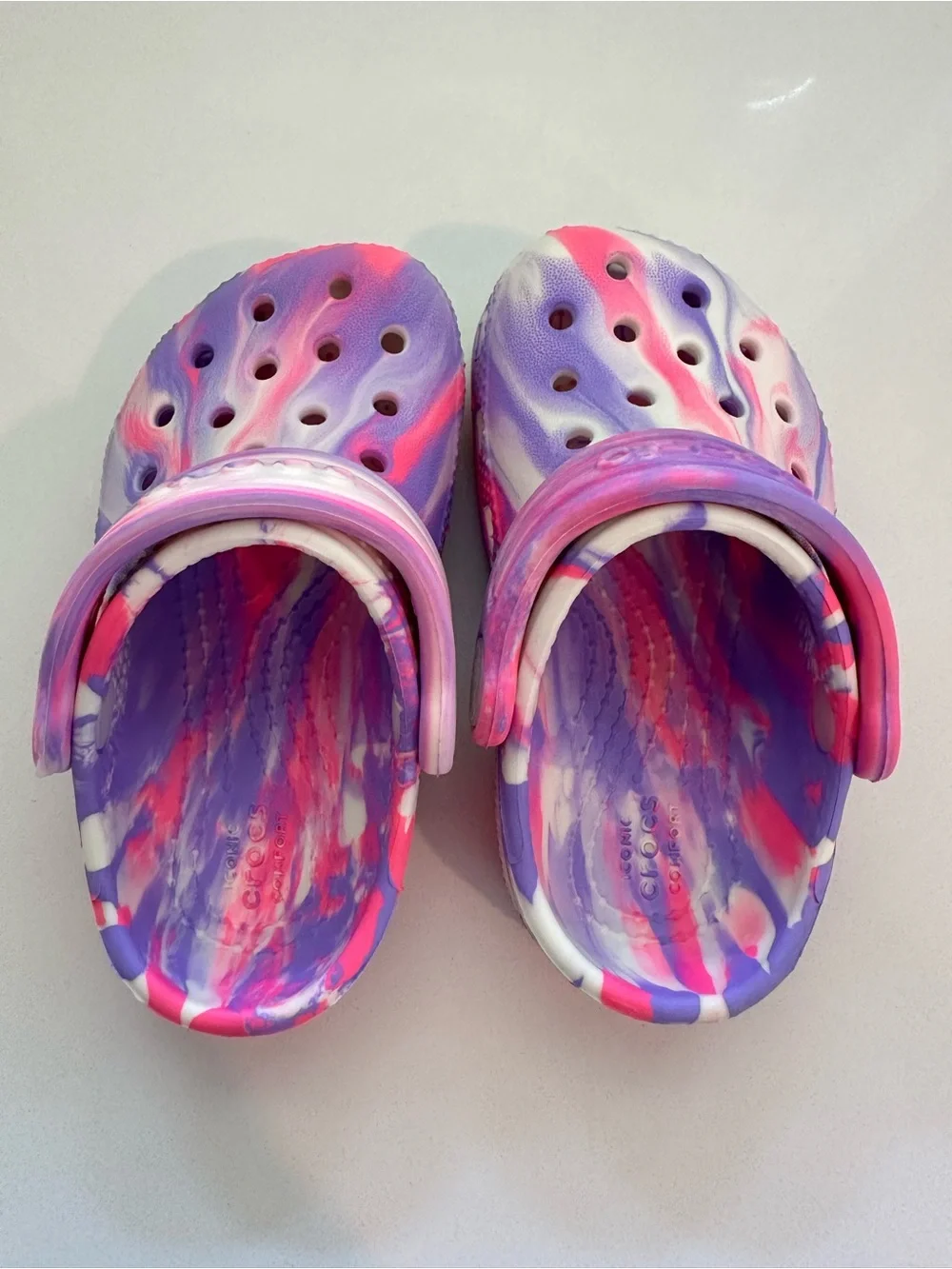 6C Kids Tie-Dye Crocs Sandals in Pink & Purple